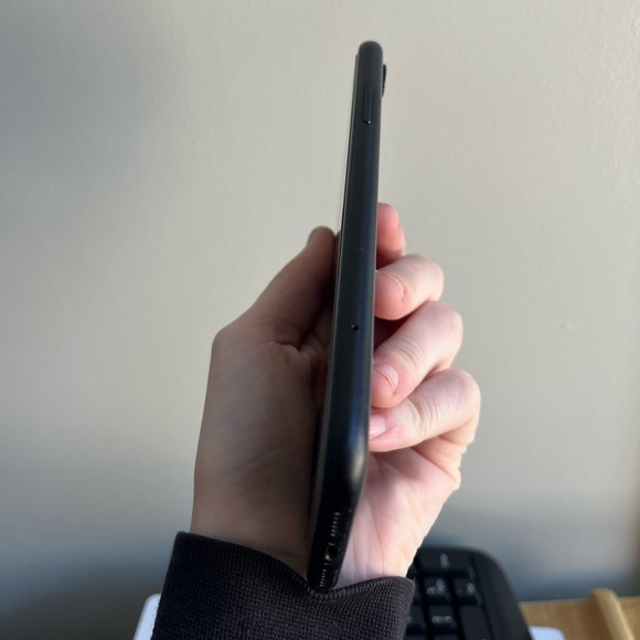 IPHONE XR 64GB BLACK (unlocked) - Picture 5 of 8